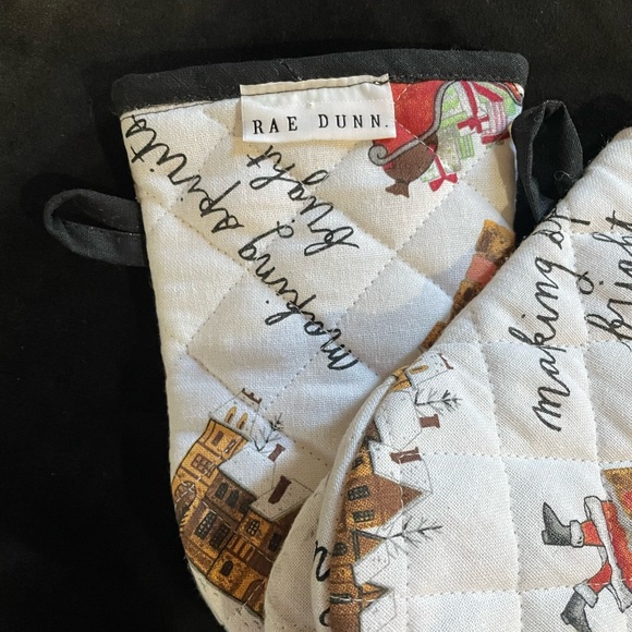 Rae Dunn Oven Mitts - Picture 4 of 6